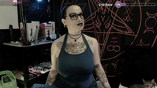 Snapshot of Evil_Queen_666 chatting on October 23, 2025, 5:39 am Evil Queen 666 online show from October 23, 2025, 5:39 am