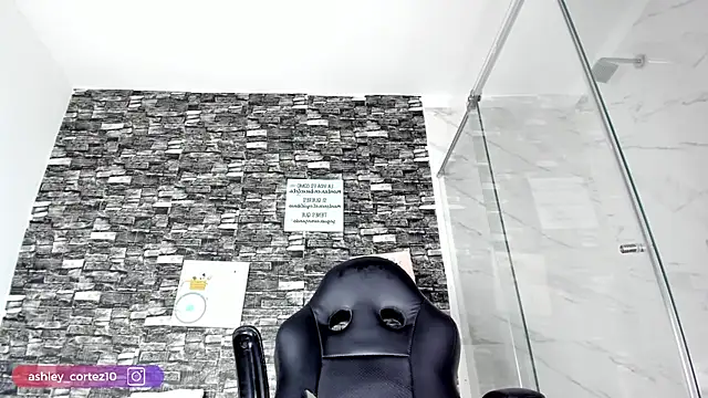 ashley crotez online show from September 16, 2025, 4:02 am