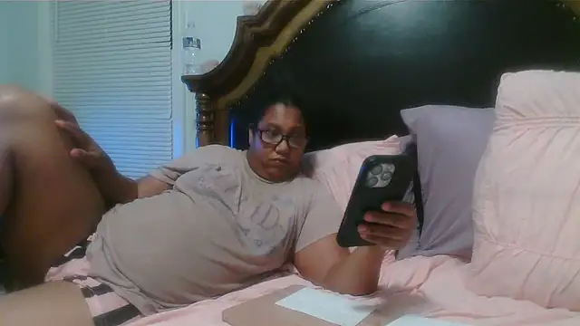Snapshot of ebonyred chatting on May 13, 2026, 1:23 am ebonyred online show from May 13, 2026, 1:23 am