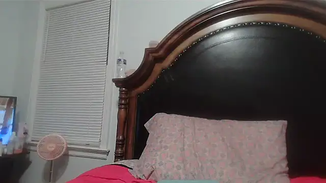 ebonyred online show from April 3, 2026, 1:45 am