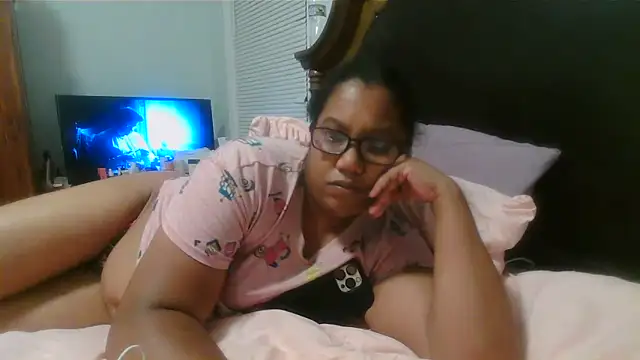 Snapshot of ebonyred chatting on April 28, 2026, 2:27 am ebonyred online show from April 28, 2026, 2:27 am