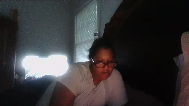 Snapshot of ebonyred chatting on May 17, 2026, 12:21 am ebonyred online show from May 17, 2026, 12:21 am