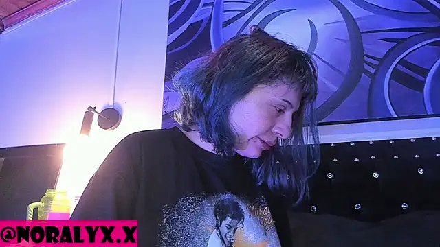 Snapshot of hey_noraly chatting on July 6, 2026, 4:19 am hey noraly online show from July 6, 2026, 4:19 am