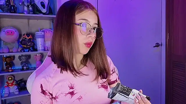 Snapshot of EmilyMiller_ chatting on November 14, 2025, 5:05 pm EmilyMiller online show from November 14, 2025, 5:05 pm