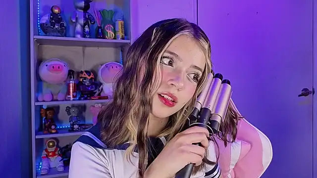 Snapshot of EmilyMiller_ chatting on October 17, 2025, 5:26 pm EmilyMiller online show from October 17, 2025, 5:26 pm