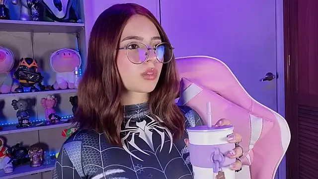 Snapshot of EmilyMiller_ chatting on November 1, 2025, 9:19 pm EmilyMiller online show from November 1, 2025, 9:19 pm