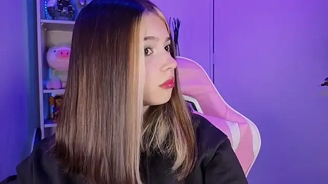 Snapshot of EmilyMiller_ chatting on October 14, 2025, 5:13 pm EmilyMiller online show from October 14, 2025, 5:13 pm