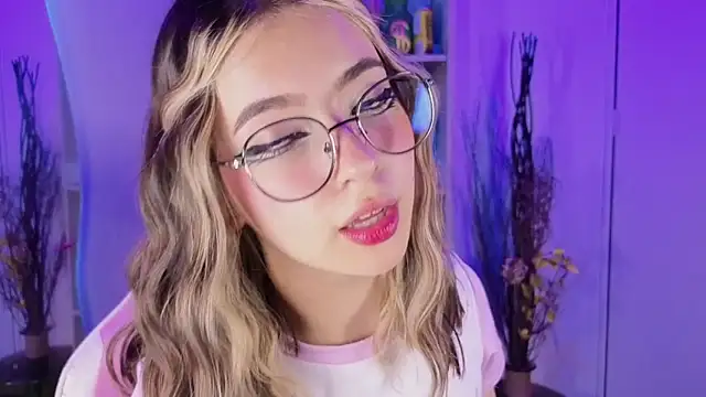 Snapshot of EmilyMiller_ chatting on October 23, 2025, 4:49 pm EmilyMiller online show from October 23, 2025, 4:49 pm