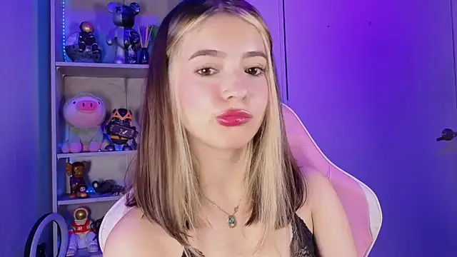 Snapshot of EmilyMiller_ chatting on October 26, 2025, 5:13 pm EmilyMiller online show from October 26, 2025, 5:13 pm