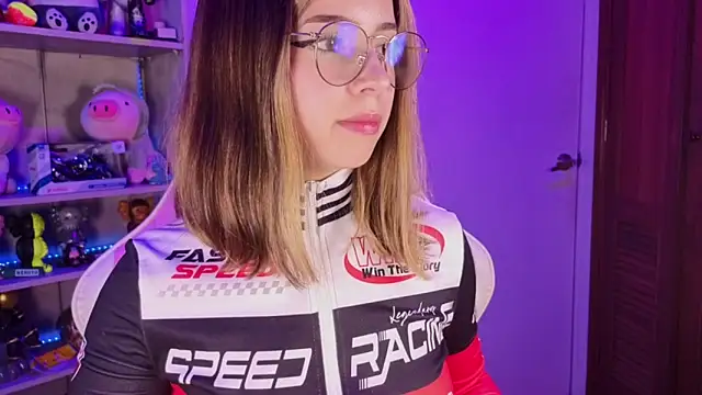 EmilyMiller  online show from February 23, 2026, 4:18 pm