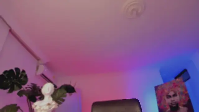 Taylor  foxxx online show from February 6, 2025, 4:10 am