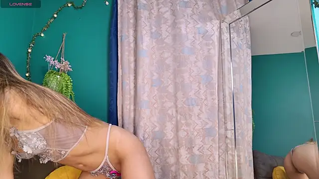Layla 17 online show from July 16, 2026, 2:36 pm