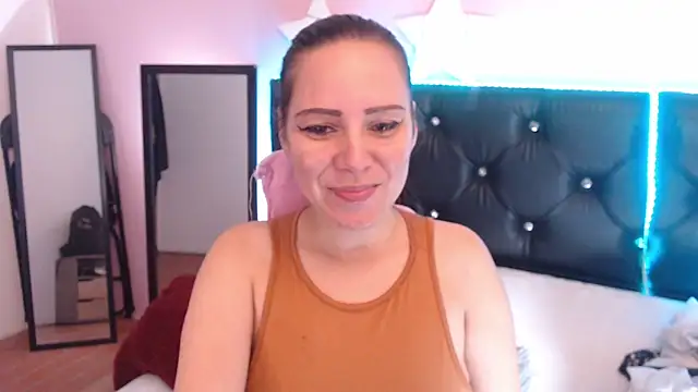 Snapshot of camila_delarosa chatting on November 16, 2025, 12:32 pm camila delarosa online show from November 16, 2025, 12:32 pm