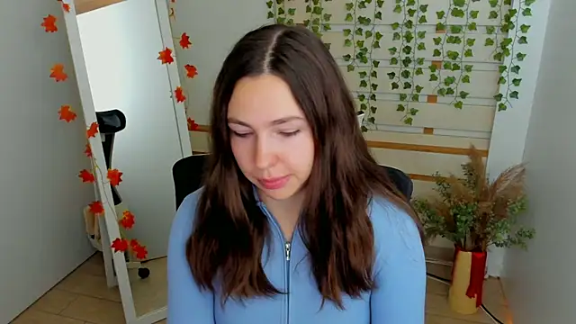 Lexy flower online show from October 13, 2025, 1:02 pm