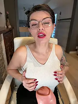 CarlaConnor80 online show from February 2, 2025, 4:32 pm