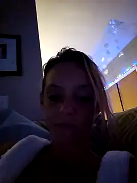 Snapshot of Dixiefaye_Pika chatting on December 18, 2024, 9:14 am Dixiefaye Pika online show from December 18, 2024, 9:14 am