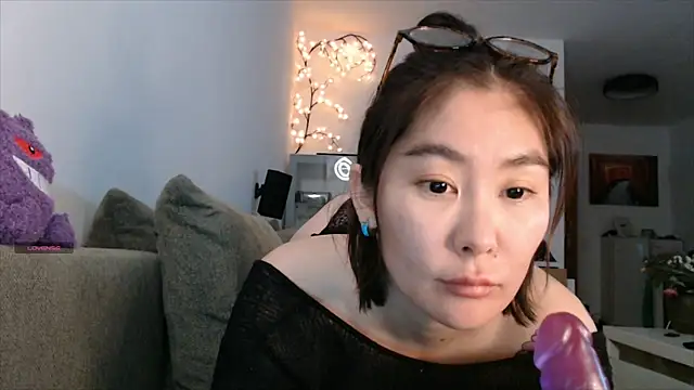 Kunimitsuu  online show from October 3, 2025, 11:06 pm