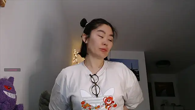 Kunimitsuu  online show from October 5, 2025, 11:06 pm