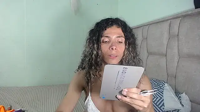 Snapshot of Nadia_Monroe chatting on December 28, 2024, 8:36 pm Nadia Monroe online show from December 28, 2024, 8:36 pm