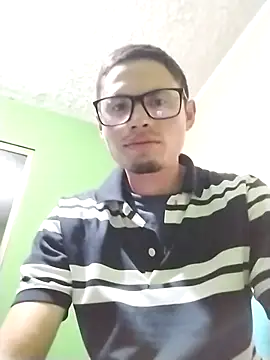 andresr10 online show from October 5, 2025, 6:15 am