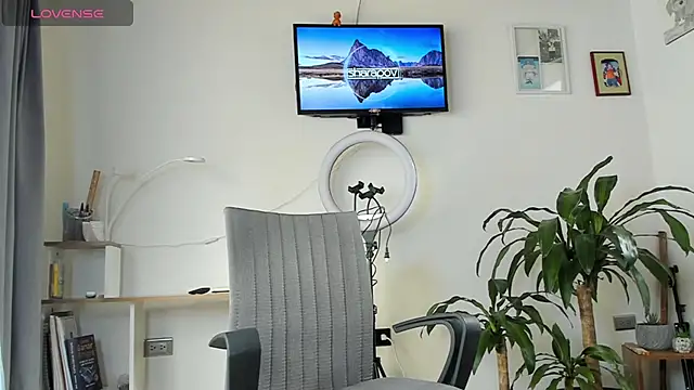 manucute 23  online show from October 2, 2025, 4:43 pm