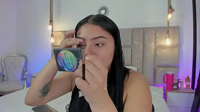 Oriana Guzman online show from July 19, 2026, 11:01 pm