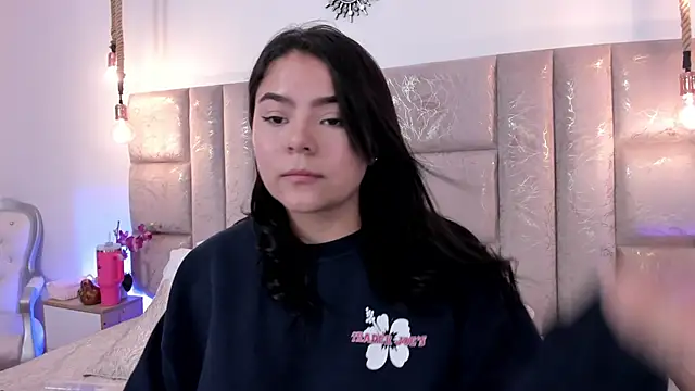 Oriana Guzman online show from July 2, 2026, 3:23 am
