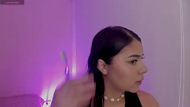 Oriana Guzman online show from April 11, 2026, 2:41 am