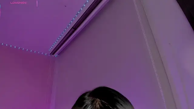 Snapshot of Oriana_Guzman chatting on February 14, 2026, 11:27 pm Oriana Guzman online show from February 14, 2026, 11:27 pm