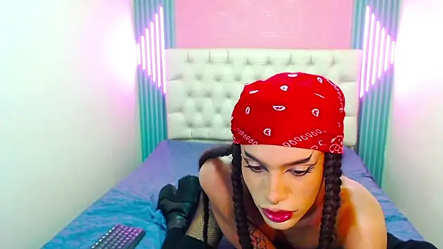 Snapshot of Foxy_Ella_ chatting on November 15, 2025, 3:27 pm Foxy Ella online show from November 15, 2025, 3:27 pm