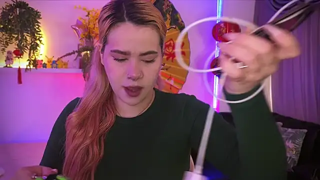 albaismynameX online show from December 4, 2025, 12:15 pm