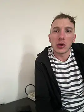 Zsombo21cm online show from April 17, 2026, 6:49 am