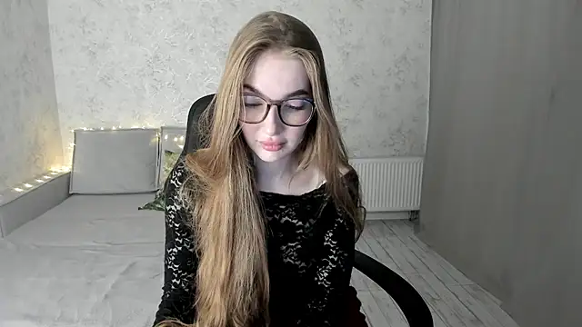 LissaCain online show from November 12, 2025, 4:49 am