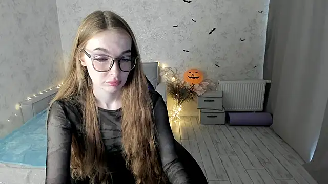 LissaCain online show from October 8, 2025, 7:32 am