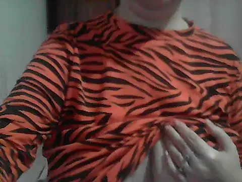 Snapshot of AnaXBerry chatting on February 20, 2026, 6:32 pm AnaXBerry online show from February 20, 2026, 6:32 pm