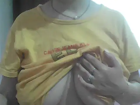 Snapshot of AnaXBerry chatting on May 16, 2026, 6:34 am AnaXBerry online show from May 16, 2026, 6:34 am
