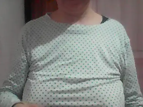 Snapshot of AnaXBerry chatting on February 9, 2026, 5:55 pm AnaXBerry online show from February 9, 2026, 5:55 pm