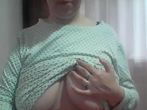 Snapshot of AnaXBerry chatting on February 15, 2026, 7:51 am AnaXBerry online show from February 15, 2026, 7:51 am