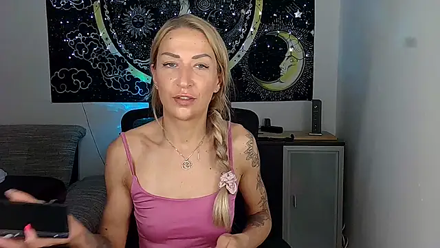Snapshot of SexxyLiviaa chatting on June 29, 2026, 1:01 am SexxyLiviaa online show from June 29, 2026, 1:01 am