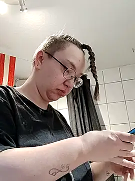 Isabella Geney online show from March 1, 2026, 4:40 pm