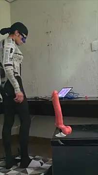 BodyandlegginLover online show from January 5, 2026, 5:27 pm