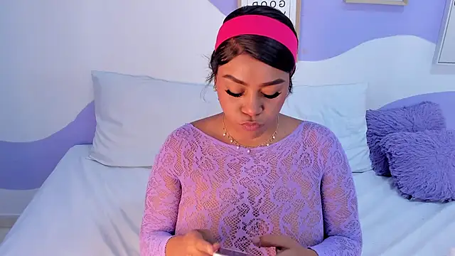 MONAAXXX  online show from October 3, 2025, 2:18 pm