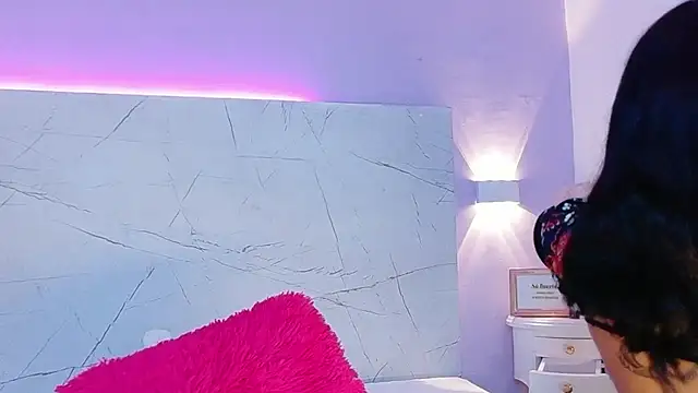 AbrilBrent online show from November 17, 2025, 7:40 pm