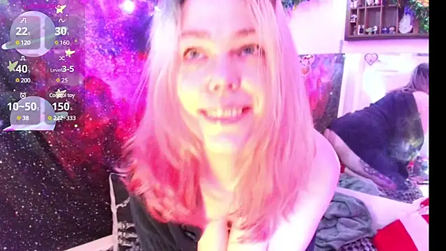 Snapshot of EverlyEster chatting on December 7, 2024, 11:45 am EverlyEster online show from December 7, 2024, 11:45 am