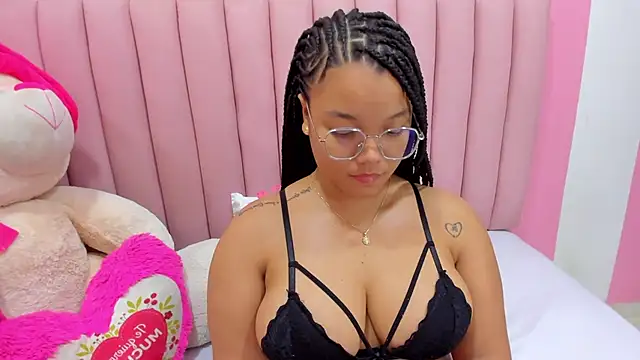 Snapshot of ISABELLA_020 chatting on October 8, 2025, 12:34 am ISABELLA 020 online show from October 8, 2025, 12:34 am