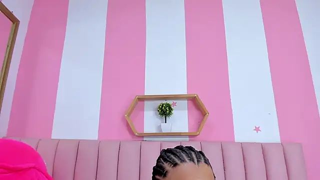 ISABELLA 020 online show from April 7, 2026, 12:18 pm