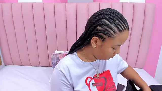 Snapshot of ISABELLA_020 chatting on March 18, 2025, 11:33 am ISABELLA 020 online show from March 18, 2025, 11:33 am