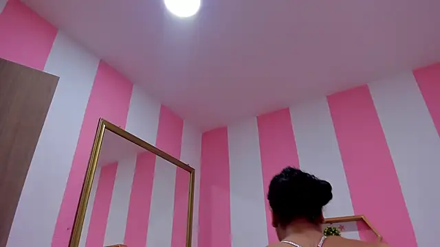 Snapshot of ISABELLA_020 chatting on November 1, 2025, 12:43 pm ISABELLA 020 online show from November 1, 2025, 12:43 pm