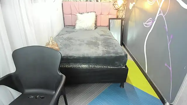 Snapshot of EmmaaEvans_ chatting on January 27, 2025, 11:54 am EmmaaEvans online show from January 27, 2025, 11:54 am