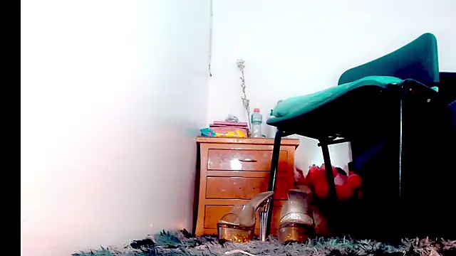  Riannagarcia  online show from December 5, 2025, 3:27 am